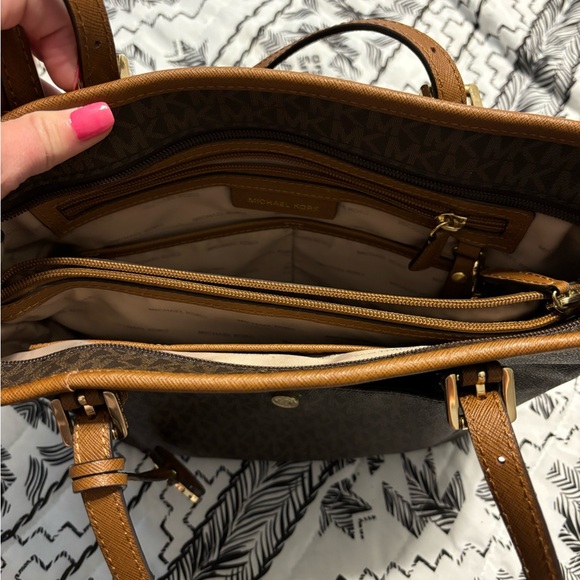 MK Purse - Picture 2 of 6